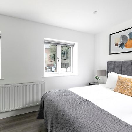 Cozy Apartments With King Size Beds Near Enfield Town & Chase Farm Train Stations With Wifi And Parking Eksteriør bilde