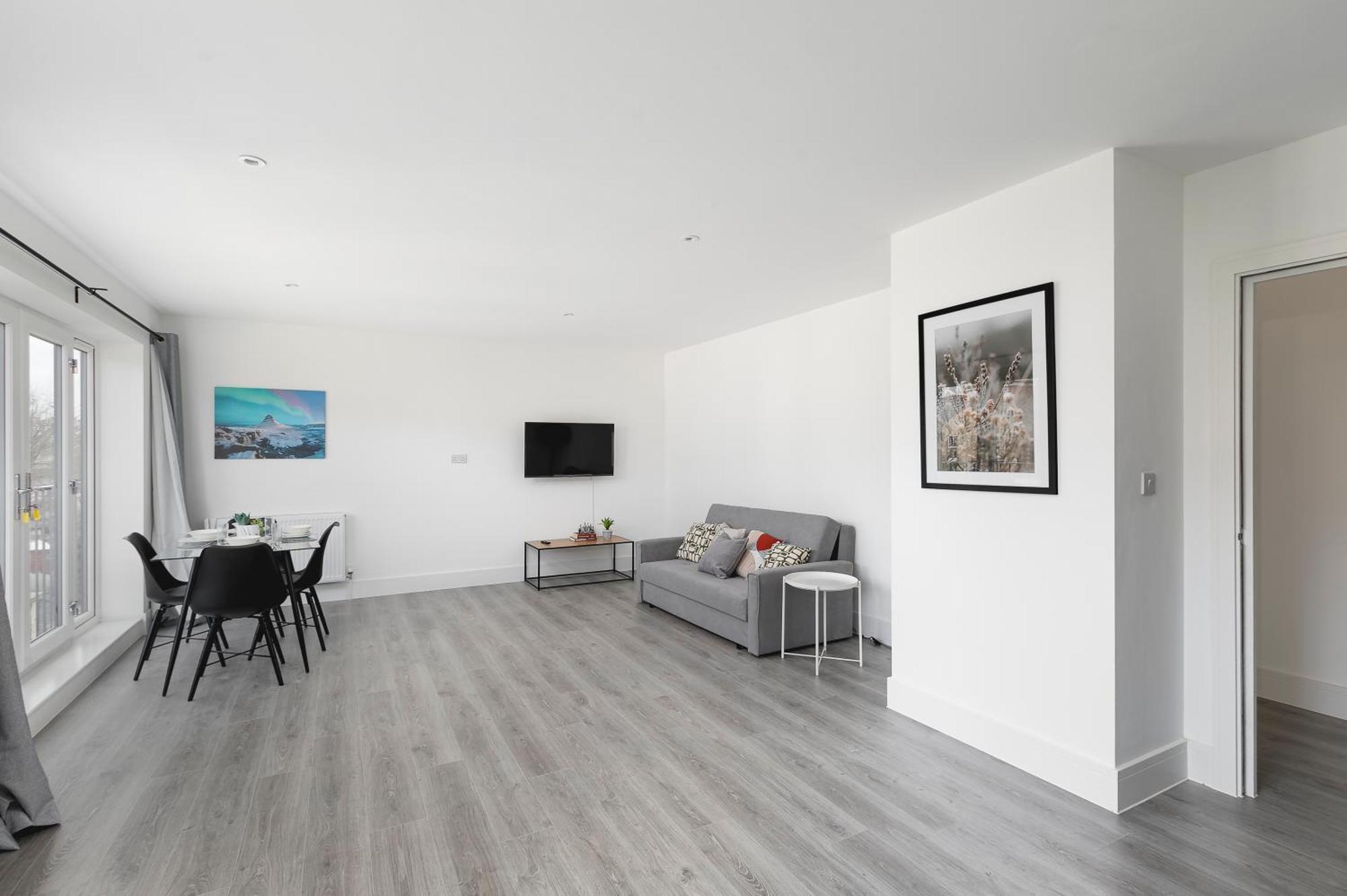 Cozy Apartments With King Size Beds Near Enfield Town & Chase Farm Train Stations With Wifi And Parking Eksteriør bilde