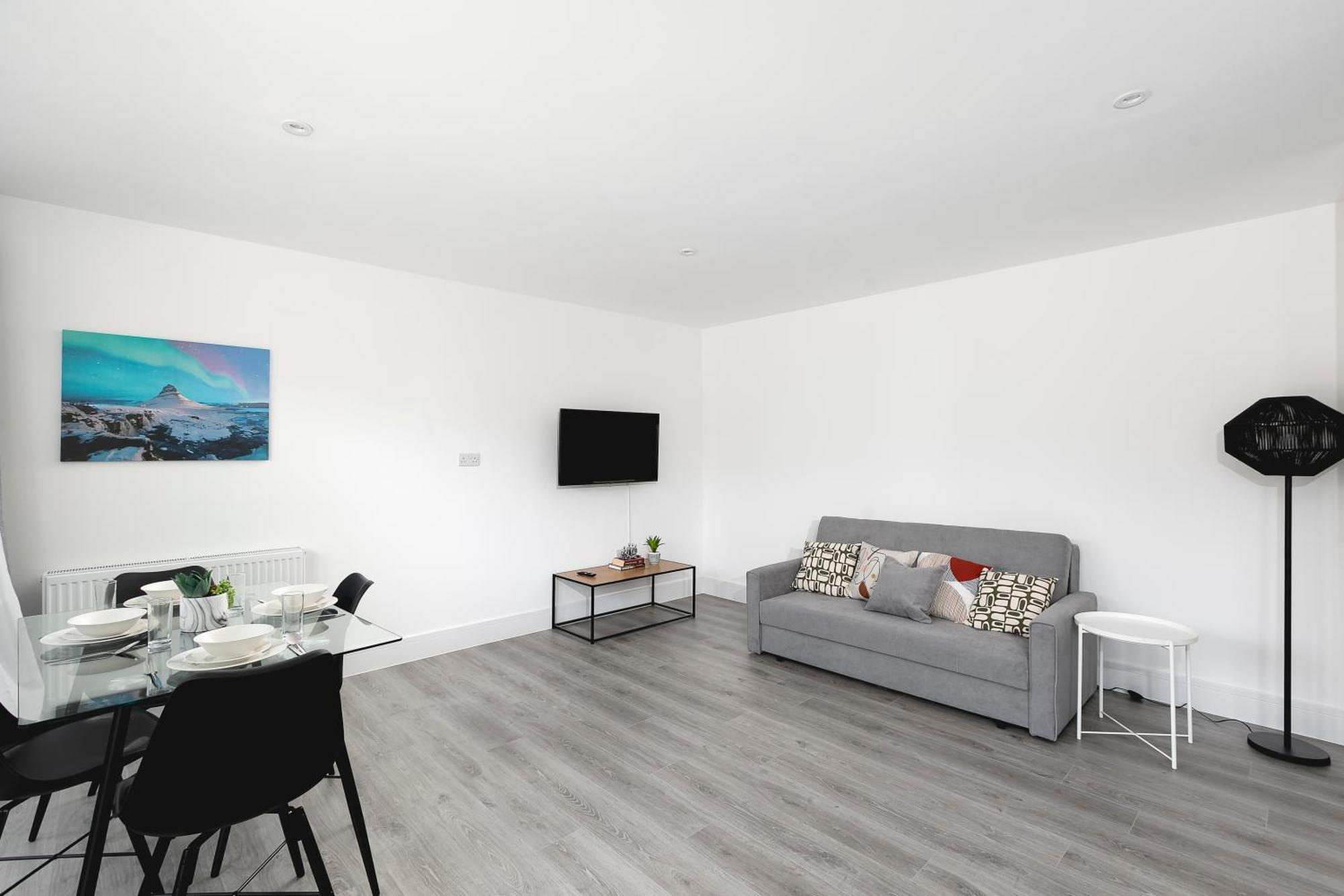 Cozy Apartments With King Size Beds Near Enfield Town & Chase Farm Train Stations With Wifi And Parking Eksteriør bilde