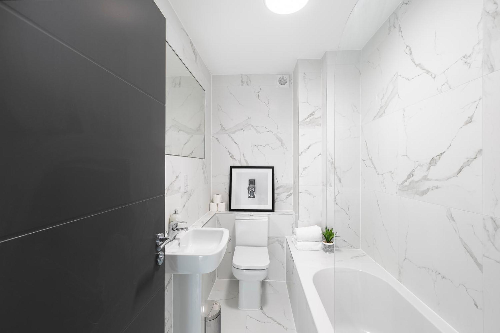 Cozy Apartments With King Size Beds Near Enfield Town & Chase Farm Train Stations With Wifi And Parking Eksteriør bilde