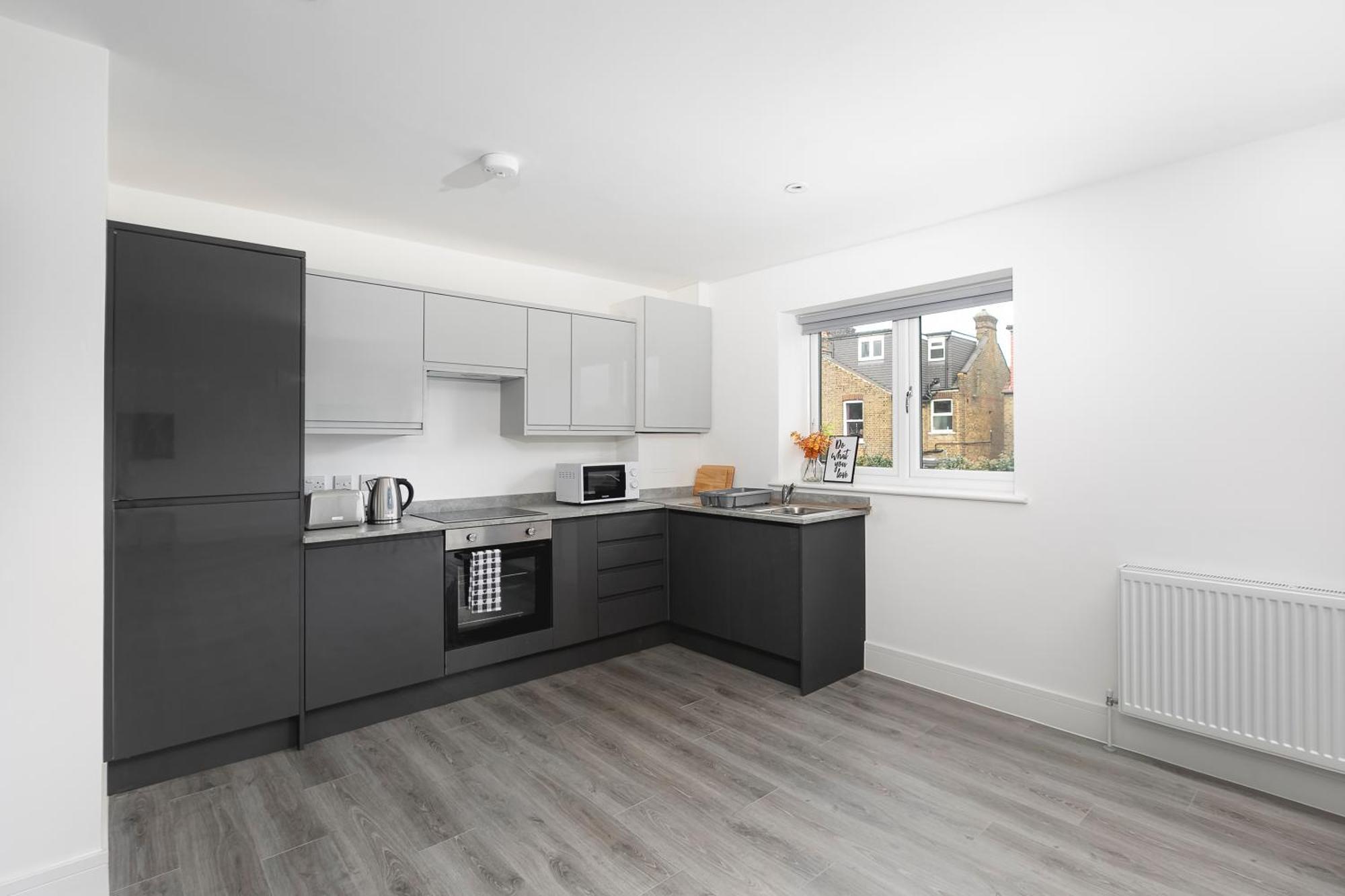 Cozy Apartments With King Size Beds Near Enfield Town & Chase Farm Train Stations With Wifi And Parking Eksteriør bilde
